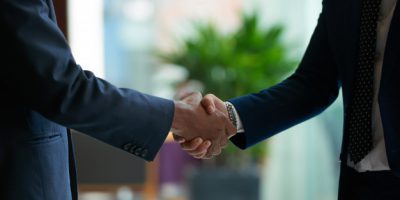 firm-handshake_1098-16548